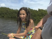 Amia Miley pêche pour une grosse bite noire